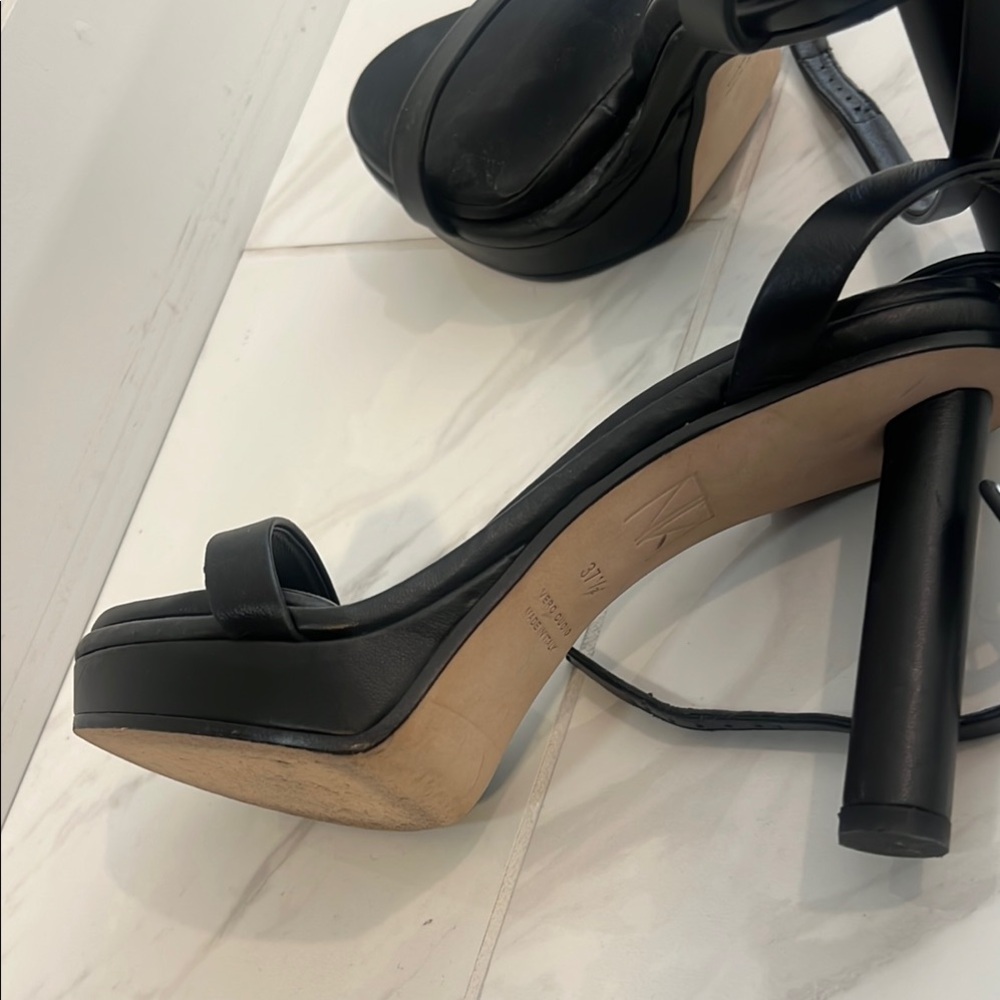 Tamara Mellon Elegant Black Heels - Picture 3 of 7